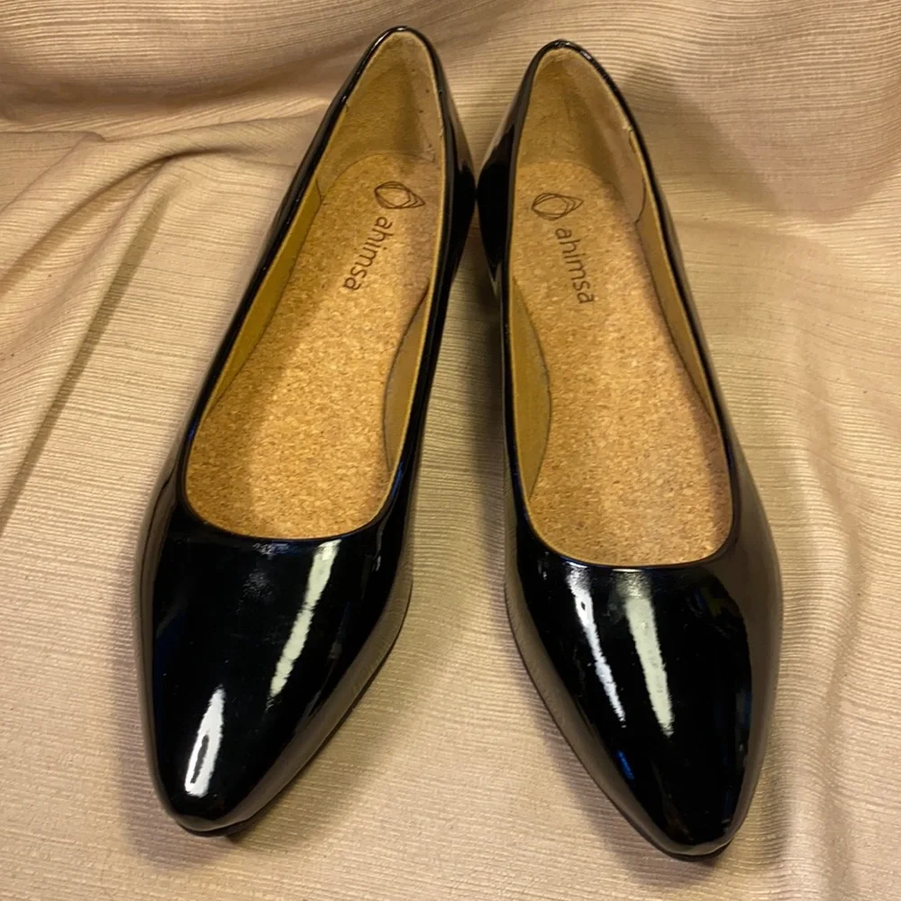 NWOT Ahimsa point toe cork footbed flats 2